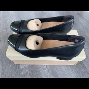 Clarks Women’s black dress shoes - flats